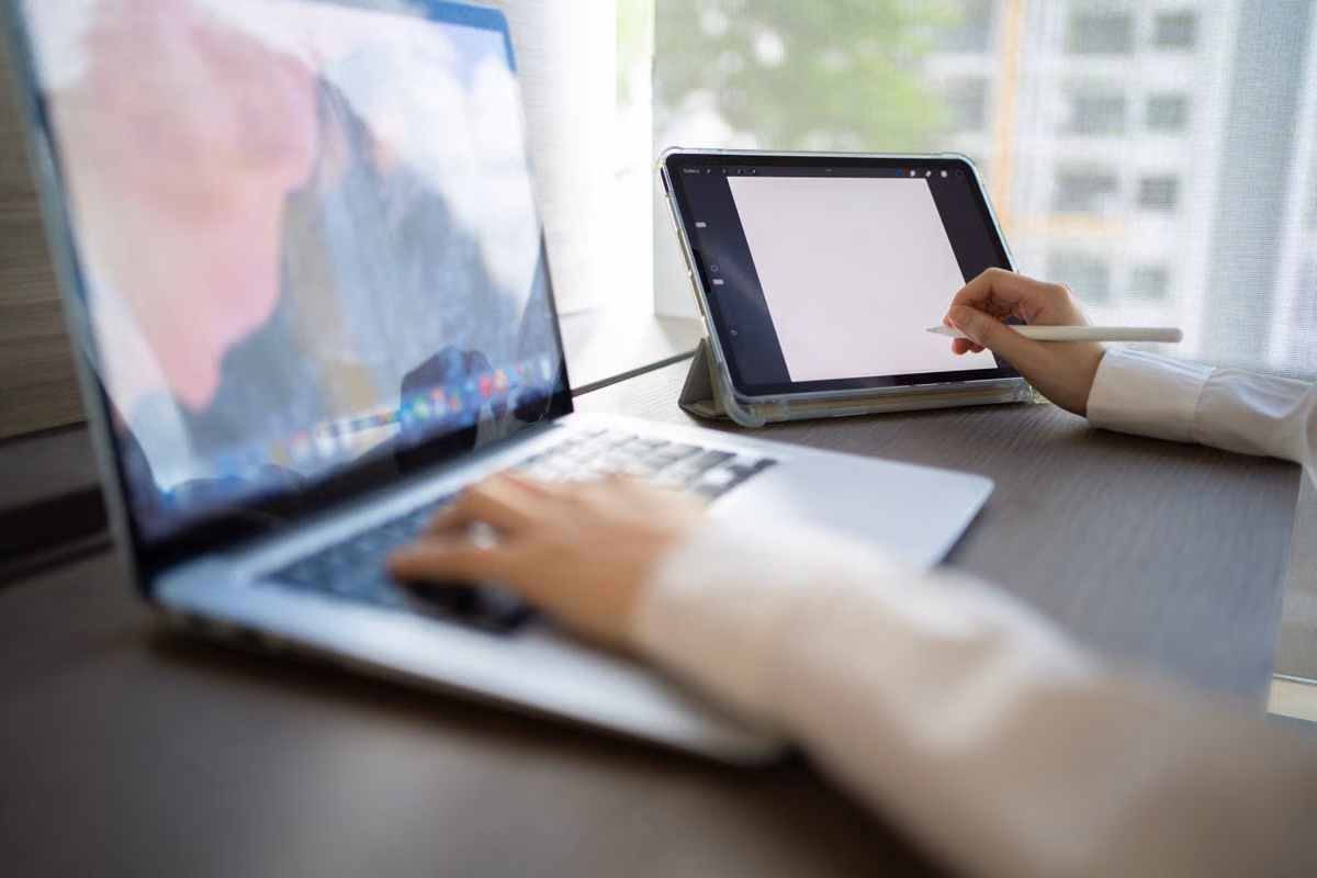 iPad Pro M5 doit-il être associé à un écran portable ? Le choix des nomades numériques en 2026